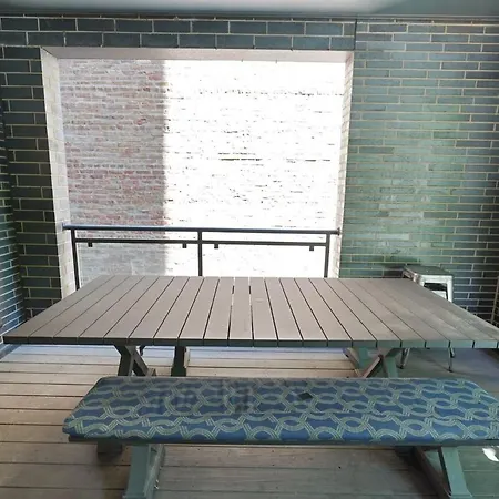 Apartment Little Italy 5br With Optional Parking *