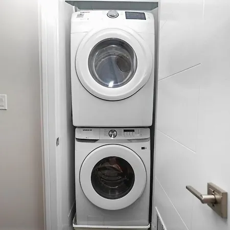 Apartment Little Italy 5br With Optional Parking Chicago