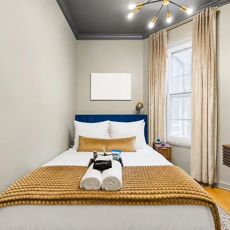 The Velvet Manor Luxe 3br Jacuzzi Garage Apartment Chicago