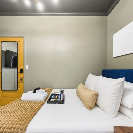The Velvet Manor Luxe 3br Jacuzzi Garage Apartment Chicago