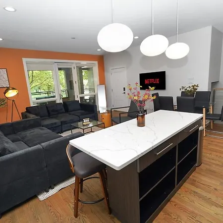Little Italy 5br With Optional Parking
