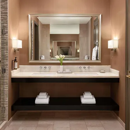 Fairmont Millennium Park Hotel 4*