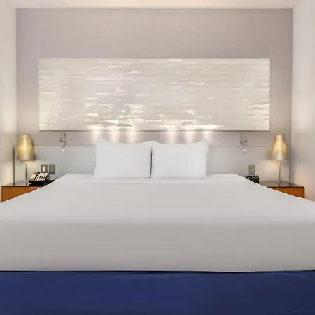 Radisson Blu Aqua Hotel, Hotel