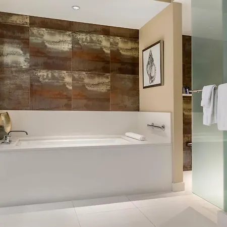 Radisson Blu Aqua Hotel, 4* Chicago