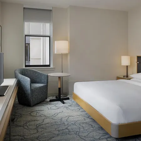 Hyatt Centric The Loop 4*