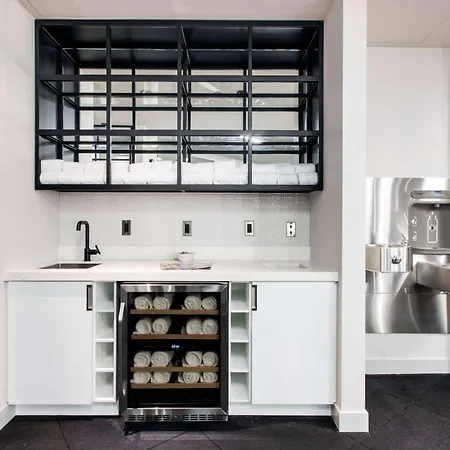 Londonhouse Chicago, Curio Collection By Hilton