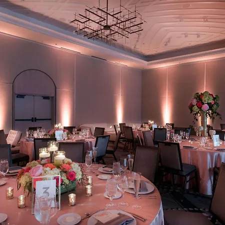 Londonhouse Chicago, Curio Collection By Hilton Chicago