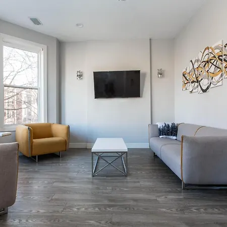 Double Play Wrigley - Prime Location Across From Wrigley Field & Transit - 2br Apts Apartment Chicago