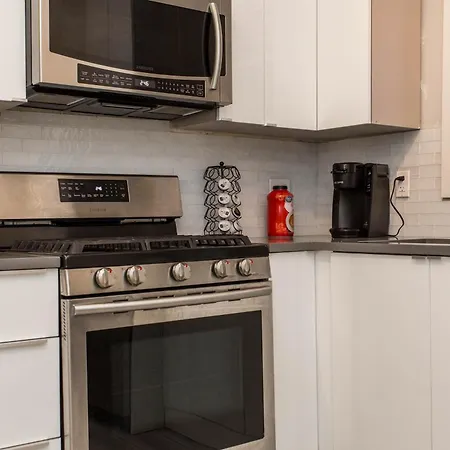 Double Play Wrigley - Prime Location Across From Wrigley Field & Transit - 2br Apts
