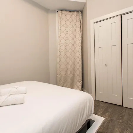 Apartment Double Play Wrigley - Prime Location Across From Wrigley Field & Transit - 2br Apts *