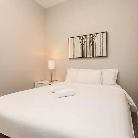 Double Play Wrigley - Prime Location Across From Wrigley Field & Transit - 2br Apts Apartment Chicago