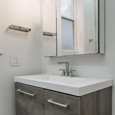Apartment Double Play Wrigley - Prime Location Across From Wrigley Field & Transit - 2br Apts