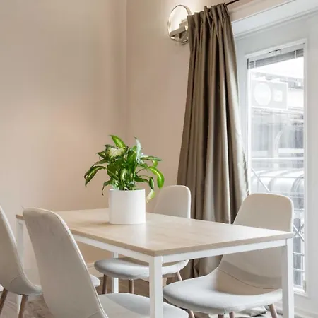 Apartment Double Play Wrigley - Prime Location Across From Wrigley Field & Transit - 2br Apts