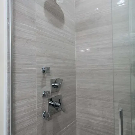 Double Play Wrigley - Prime Location Across From Wrigley Field & Transit - 2br Apts Apartment