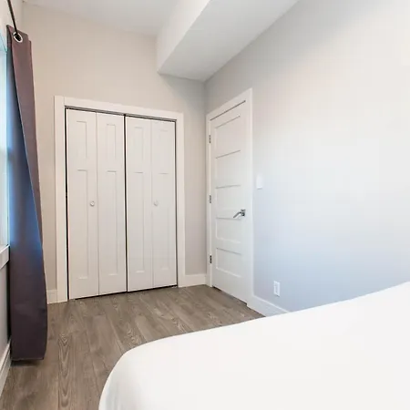 Double Play Wrigley - Prime Location Across From Wrigley Field & Transit - 2br Apts Apartment