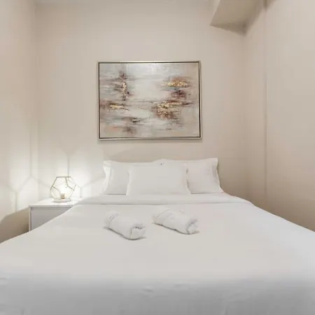 Apartment Double Play Wrigley - Prime Location Across From Wrigley Field & Transit - 2br Apts Chicago