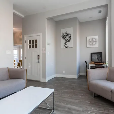 Apartment Double Play Wrigley - Prime Location Across From Wrigley Field & Transit - 2br Apts