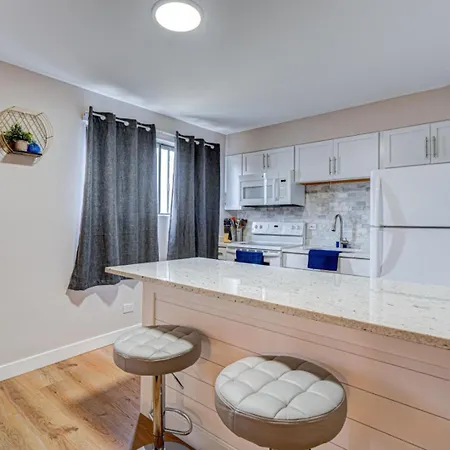 Luxury King Bed • Remodeled Safe Chicago Condo Apartment *