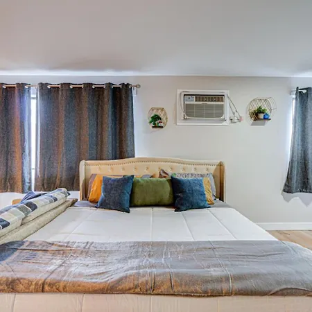 Apartment Luxury King Bed • Remodeled Safe Chicago Condo *