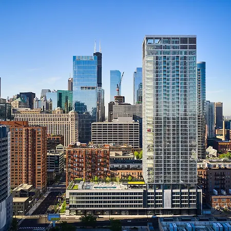 Level - River North 4*