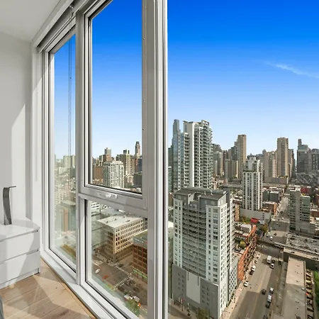 Level - River North Hotel