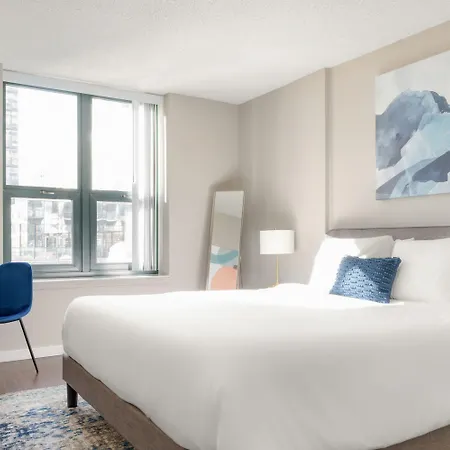 Kasa Magnificent Mile Aparthotel