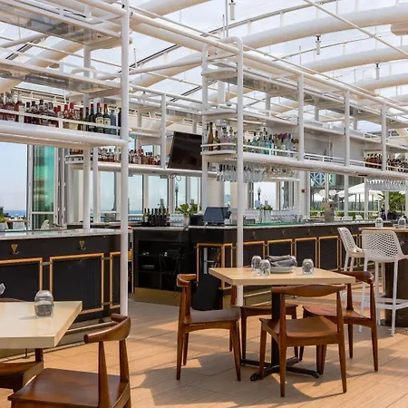 Hotel Sable At Navy Pier Chicago, Curio Collection By Hilton Chicago