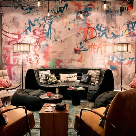 Moxy Downtown Hotel 3*