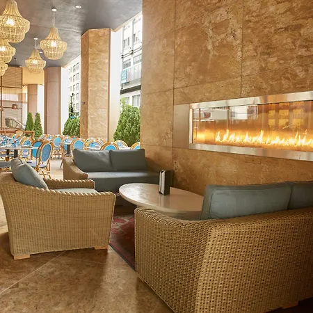By Marriott Downtown Magnificent Mile Hotel 3*