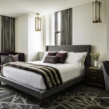 Londonhouse Chicago, Curio Collection By Hilton