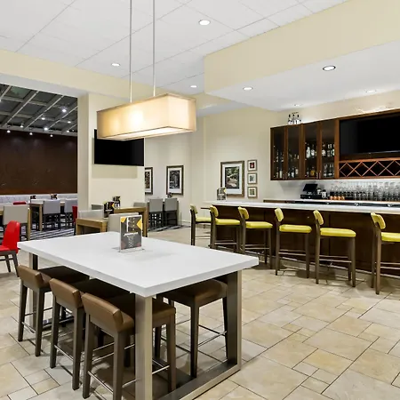 Hilton Garden Downtown Riverwalk Hotel 3*
