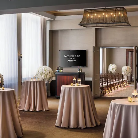 By Marriott Downtown/loop 3* Chicago