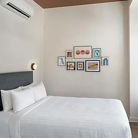 Found Hotels, Chicago, Series By Marriott 3*