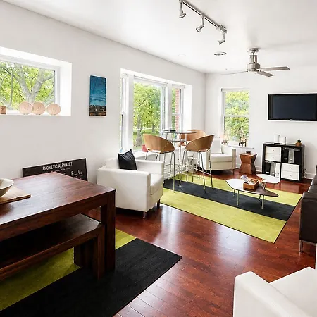 House 5863- Chicago's Premier 4* Chicago