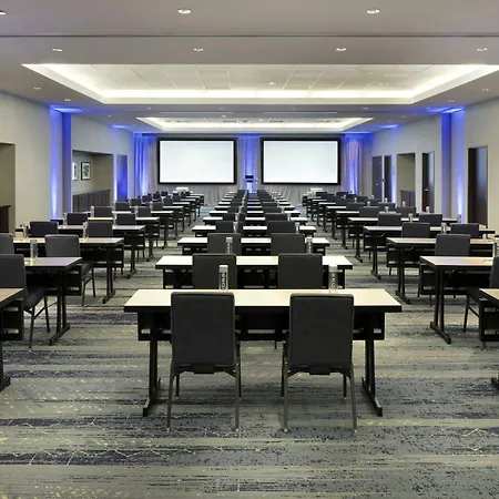 Courtyard By Marriott Downtown/magnificent Mile Hotel 3*