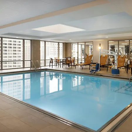 Hotel Courtyard By Marriott Downtown/magnificent Mile 3*