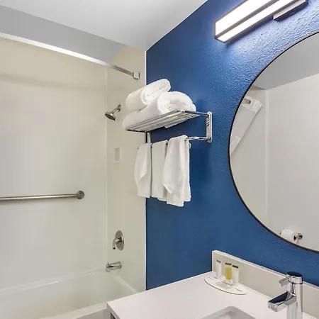 Super 8 By Wyndham Il 2*