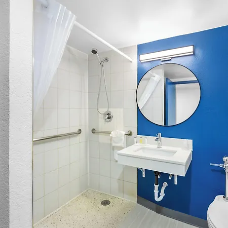 Super 8 By Wyndham Il 2*