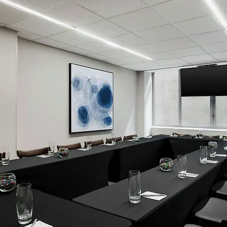 Hotel Fairfield And Downtown/ Magnificent Mile 3*
