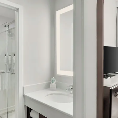 Hotel Fairfield And Downtown/ Magnificent Mile 3*