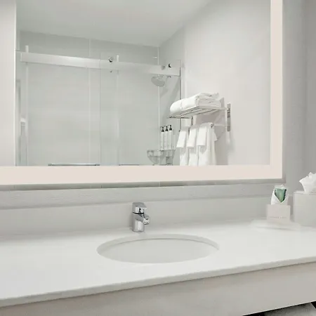 Hotel Fairfield And Downtown/ Magnificent Mile 3*