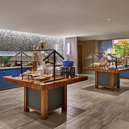 Hotel Hyatt Centric Magnificent Mile 4*