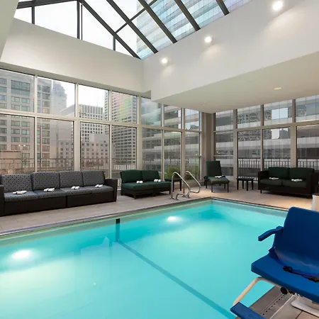 Hilton Garden Downtown/magnificent Mile 3*