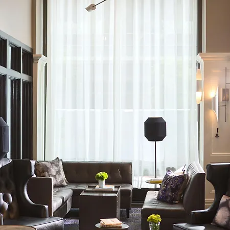 Hotel Staypineapple, An Iconic Hotel, The Loop Chicago