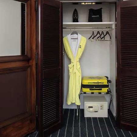 Staypineapple, An Iconic Hotel, The Loop Hotel 4*
