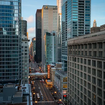 Staypineapple, An Iconic Hotel, The Loop 4* Chicago