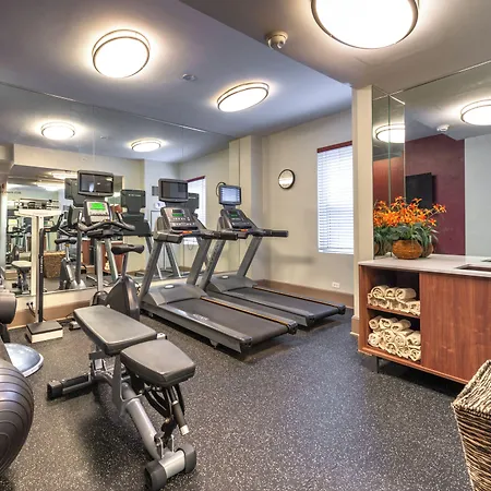 Hotel Express - Magnificent Mile By Ihg 3*