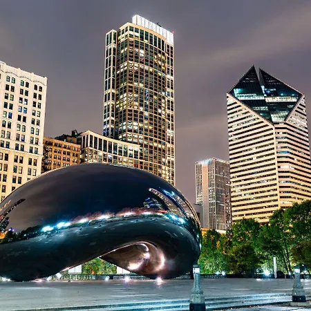 Express - Magnificent Mile By Ihg Hotel 3*
