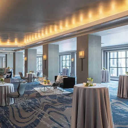 Renaissance Downtown Hotel 4*