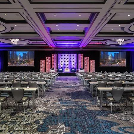 Hotel Renaissance Downtown 4*
